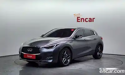Infiniti Q30