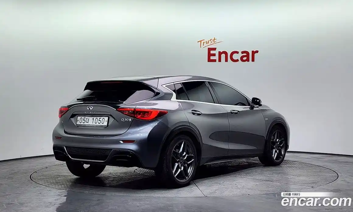 Infiniti Q30 2017 2.0 гидро, фото 2