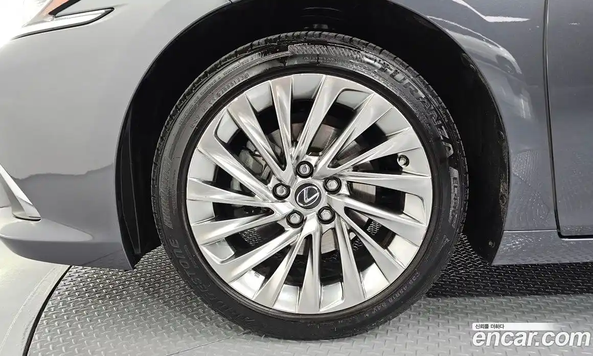 Lexus ES 2023 2.5 гидро, фото 5