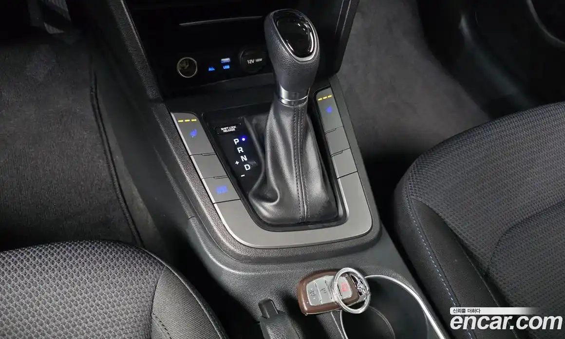Hyundai Avante 2016 1.6 автомат (гидро), фото 12