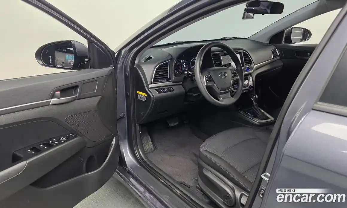 Hyundai Avante 2016 1.6 автомат (гидро), фото 13