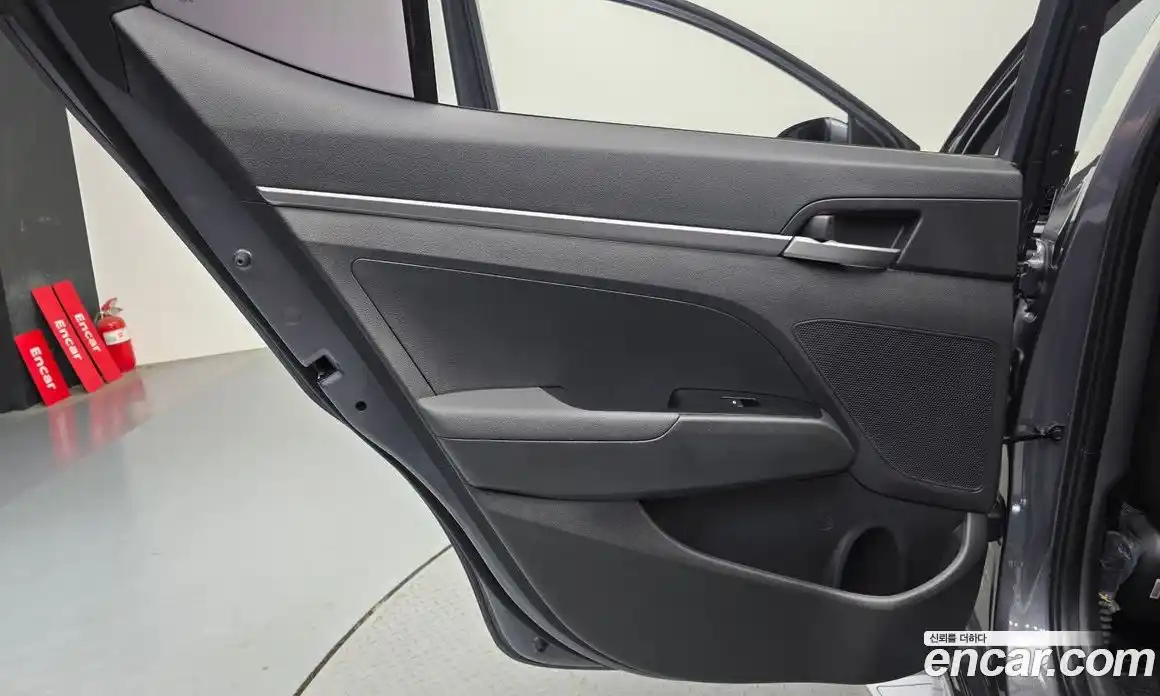 Hyundai Avante 2016 1.6 автомат (гидро), фото 15