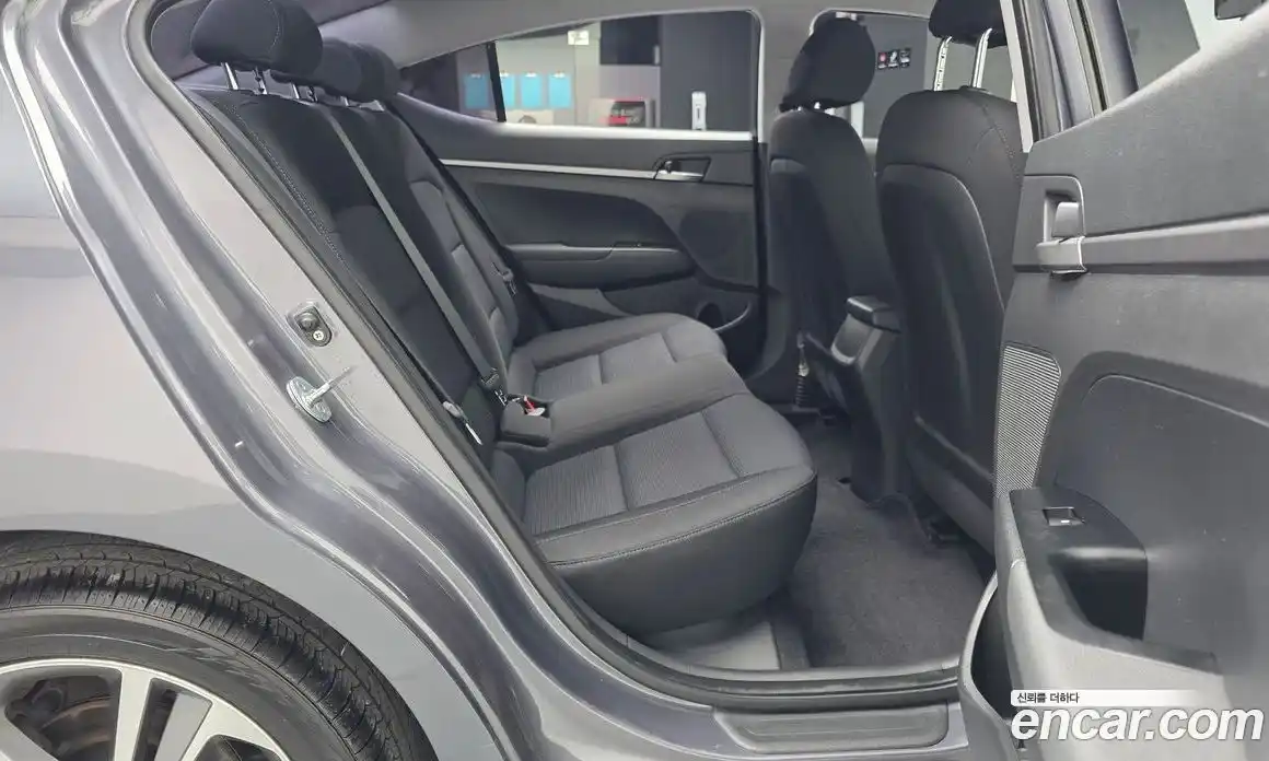 Hyundai Avante 2016 1.6 автомат (гидро), фото 18