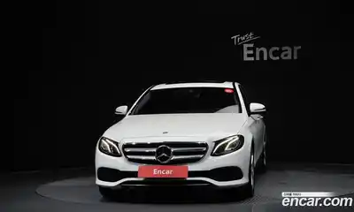 Mercedes-Benz E-Class 2018 2.0 автомат (гидро), миниатюра 3