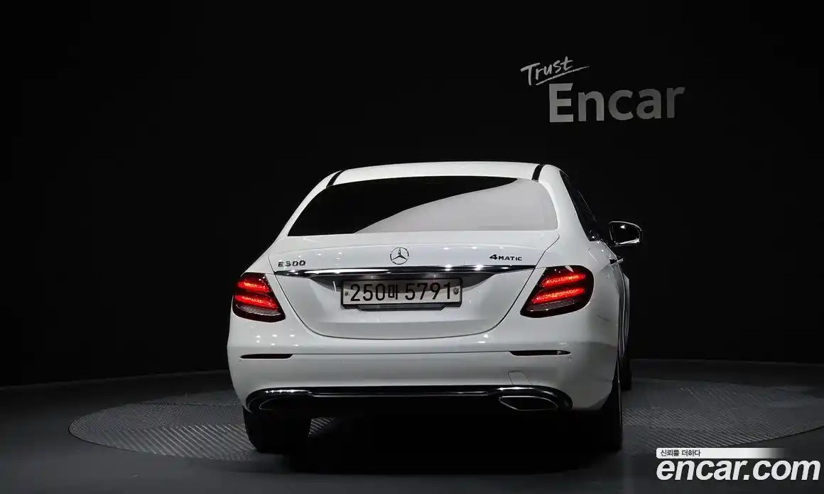Mercedes-Benz E-Class 2018 2.0 автомат (гидро), фото 4