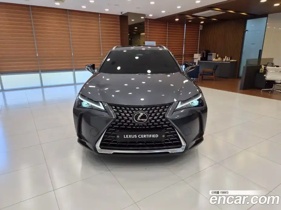 Lexus UX 2024 2.0 вариатор, фото 3