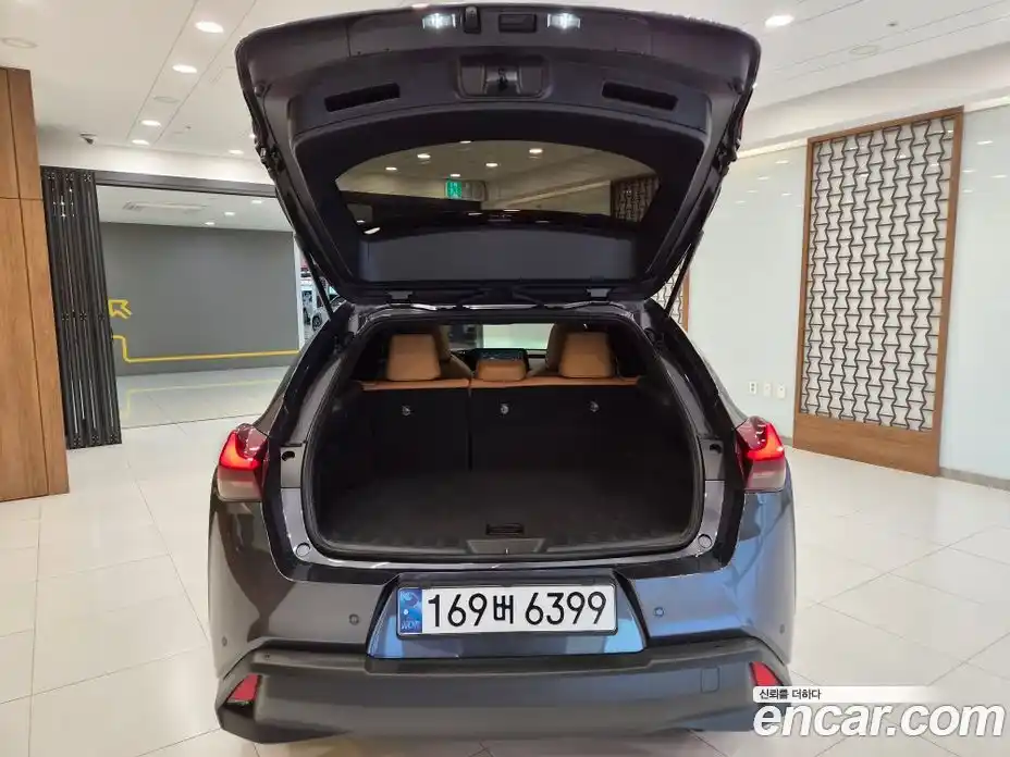 Lexus UX 2024 2.0 вариатор, фото 6