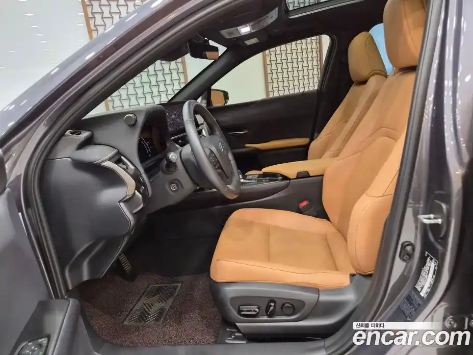 Lexus UX 2024 2.0 вариатор, фото 9