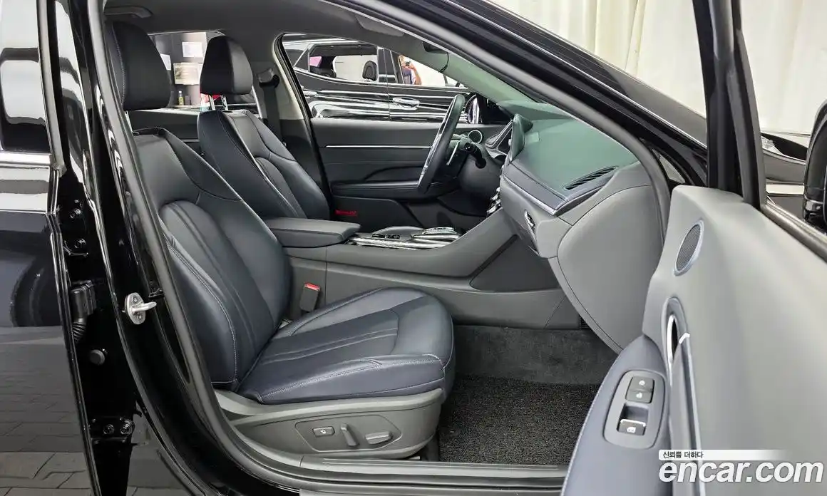 Hyundai Sonata 2023 1.6 автомат (гидро), фото 11