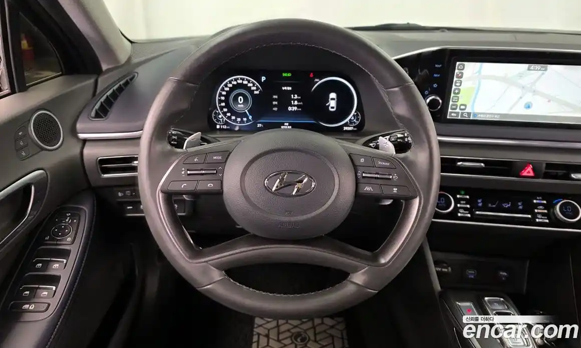 Hyundai Sonata 2023 1.6 автомат (гидро), фото 13