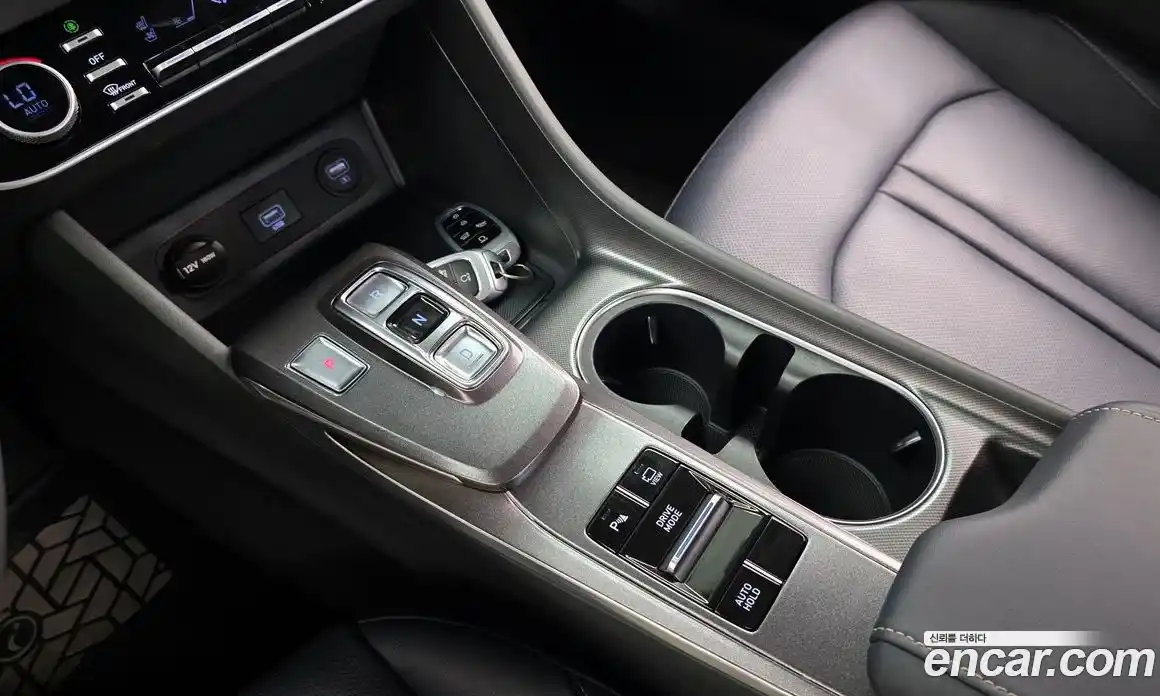 Hyundai Sonata 2023 1.6 автомат (гидро), фото 9