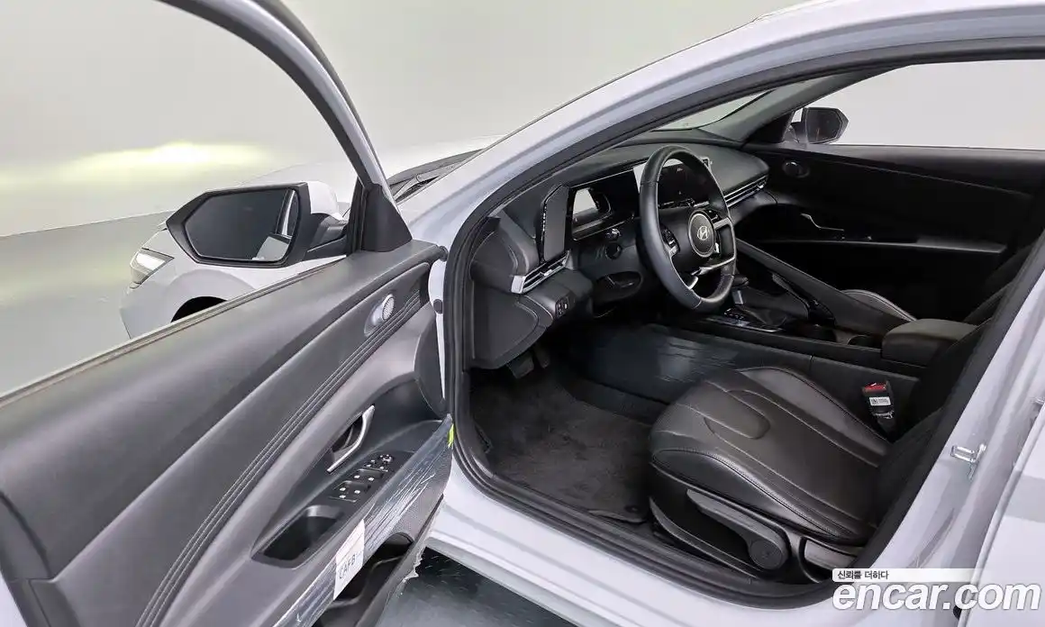 Hyundai Avante 2024 1.6 автомат (гидро), фото 13