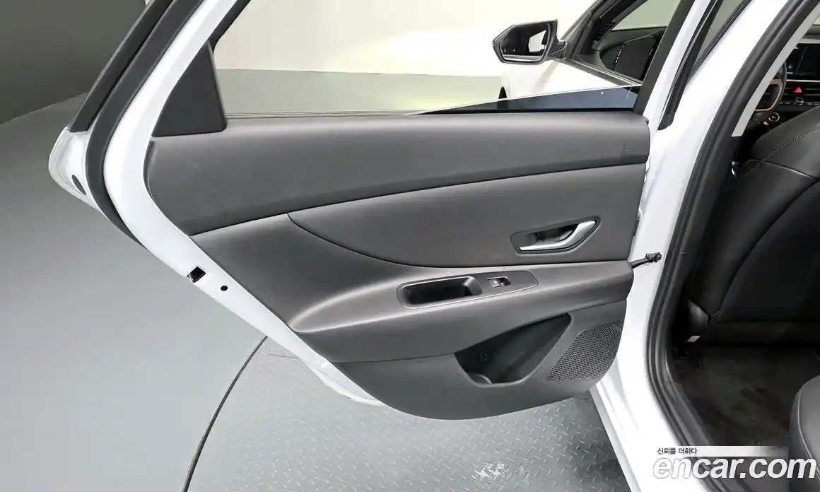 Hyundai Avante 2024 1.6 автомат (гидро), фото 15