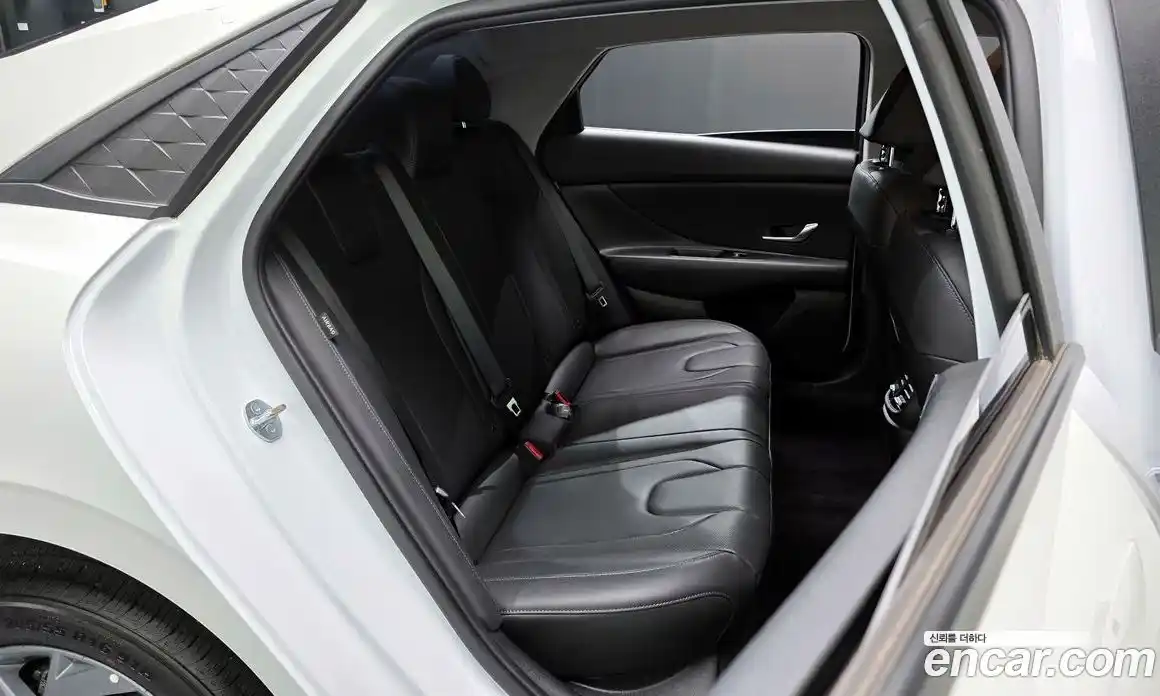Hyundai Avante 2024 1.6 автомат (гидро), фото 17