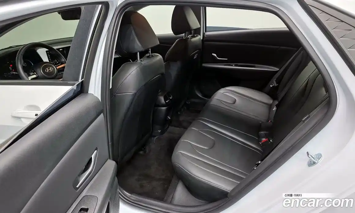 Hyundai Avante 2024 1.6 автомат (гидро), фото 18