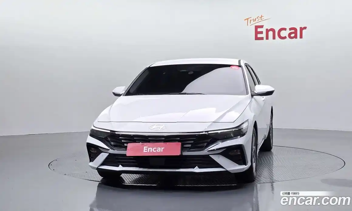 Hyundai Avante 2024 1.6 автомат (гидро), фото 3