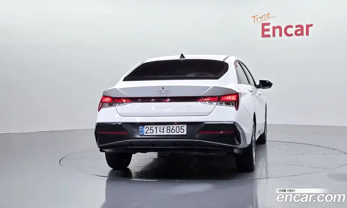 Hyundai Avante 2024 1.6 автомат (гидро), фото 4