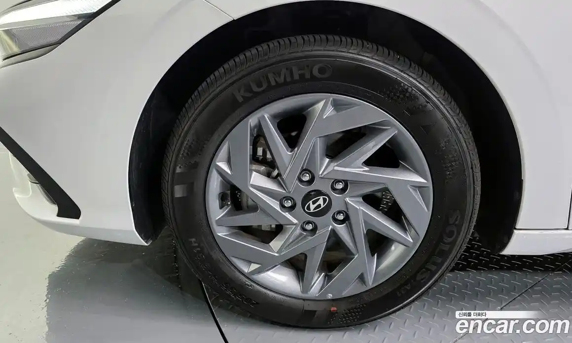 Hyundai Avante 2024 1.6 автомат (гидро), фото 5