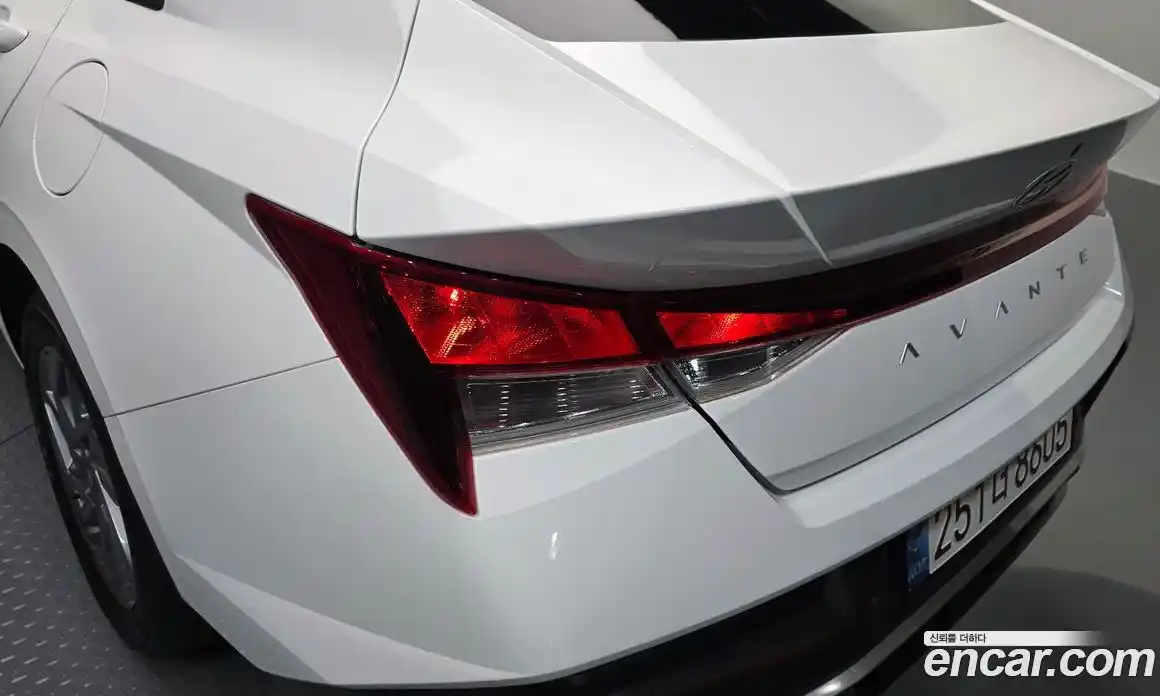 Hyundai Avante 2024 1.6 автомат (гидро), фото 9