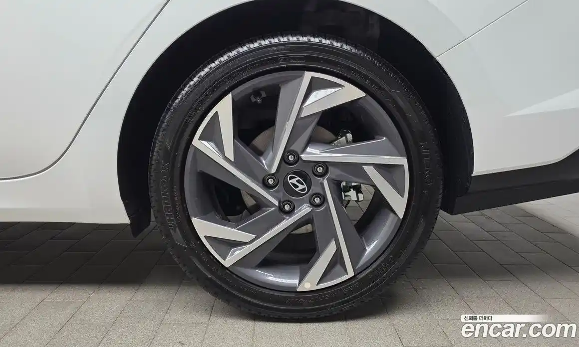Hyundai Avante 2025 1.6 автомат (гидро), фото 7