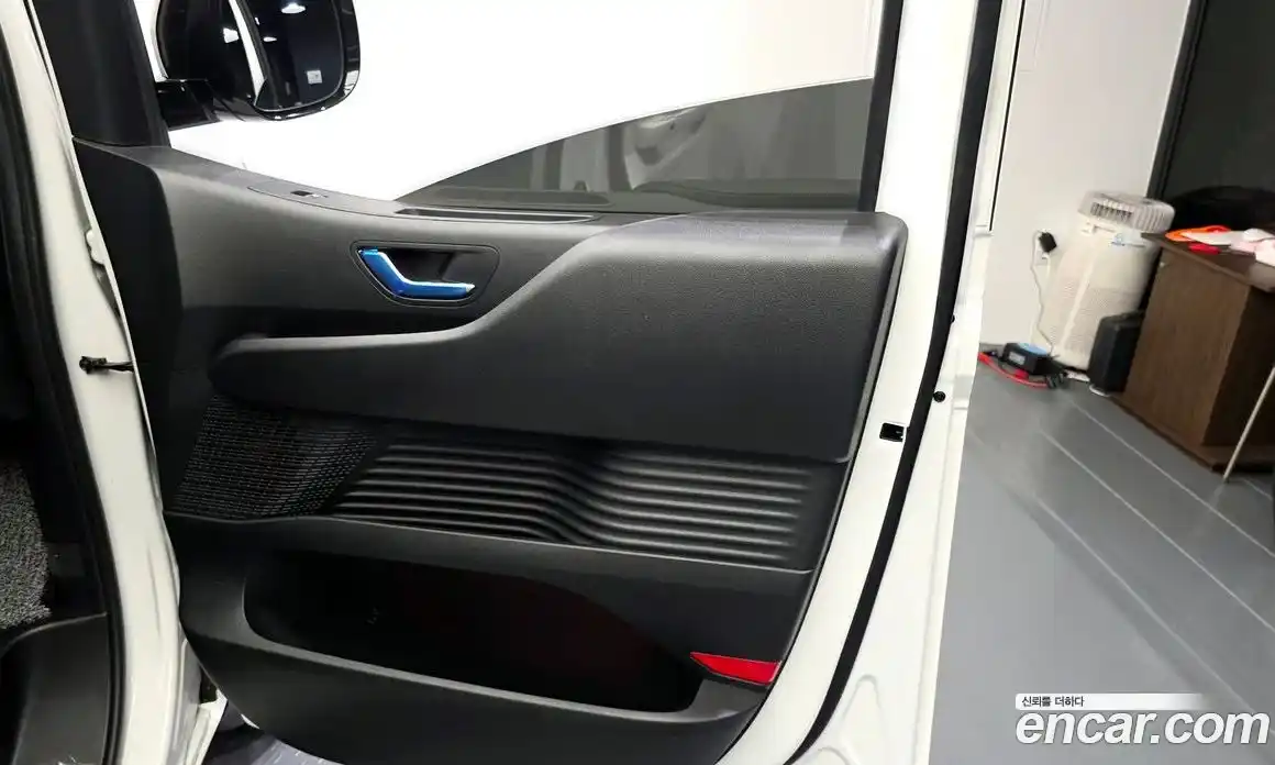 Hyundai Staria 2024 3.5 автомат (гидро), фото 15