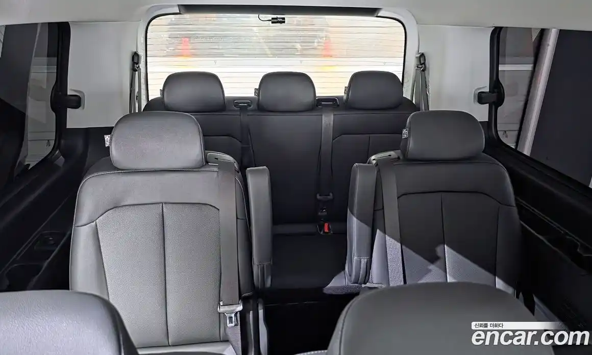 Hyundai Staria 2024 3.5 автомат (гидро), фото 19