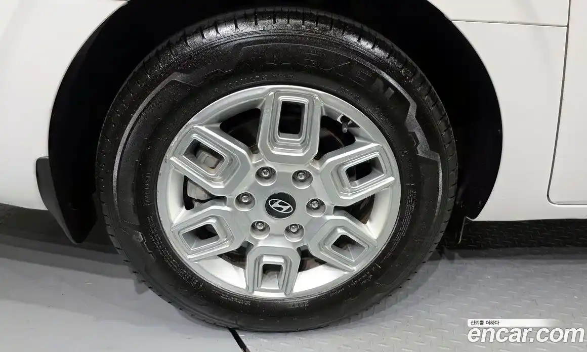 Hyundai Staria 2024 3.5 автомат (гидро), фото 5