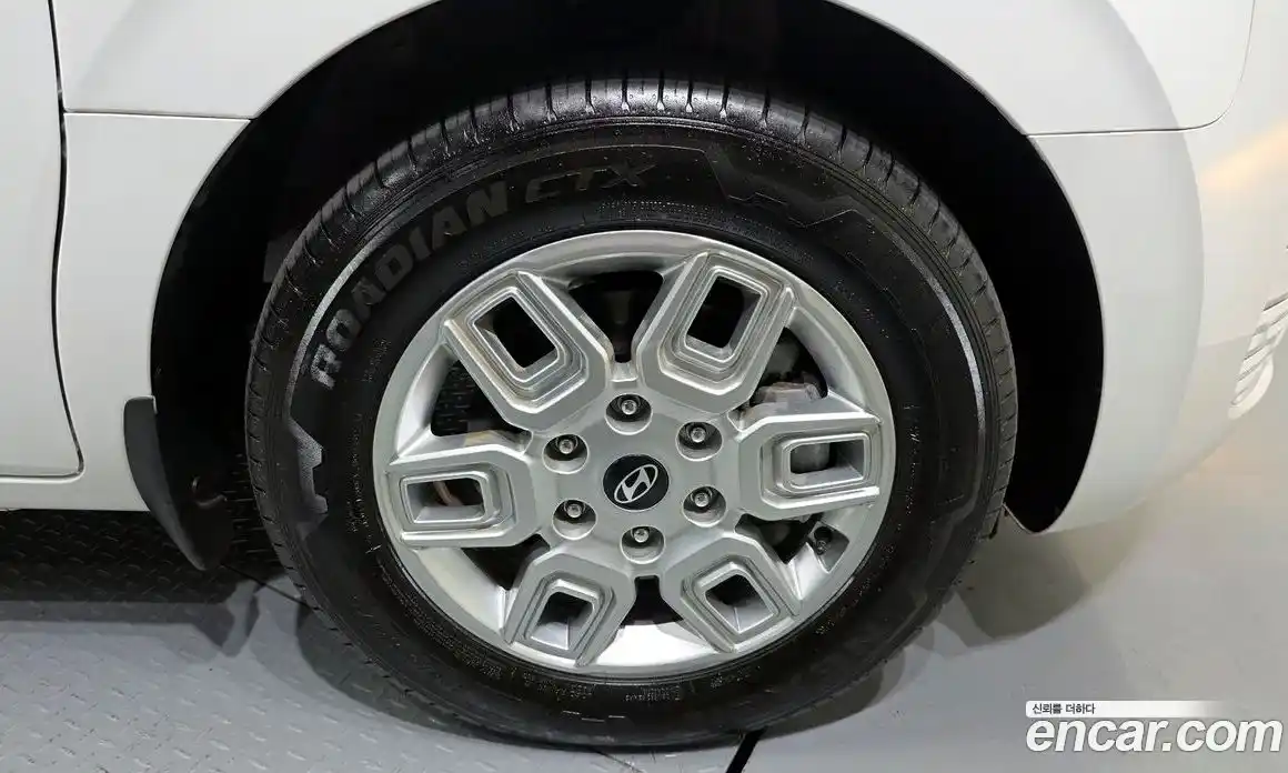 Hyundai Staria 2024 3.5 автомат (гидро), фото 7
