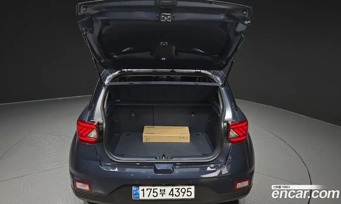 Hyundai Venue 2024 1.6 автомат (гидро), фото 26