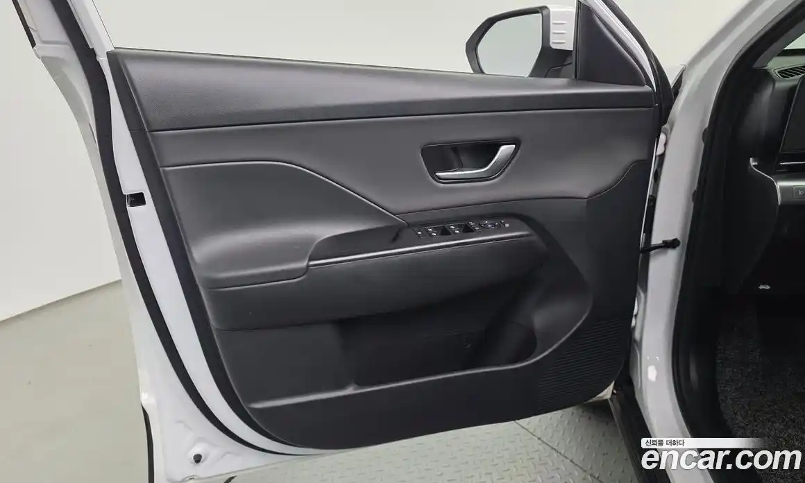 Hyundai Kona 2023 1.6 автомат (гидро), фото 14