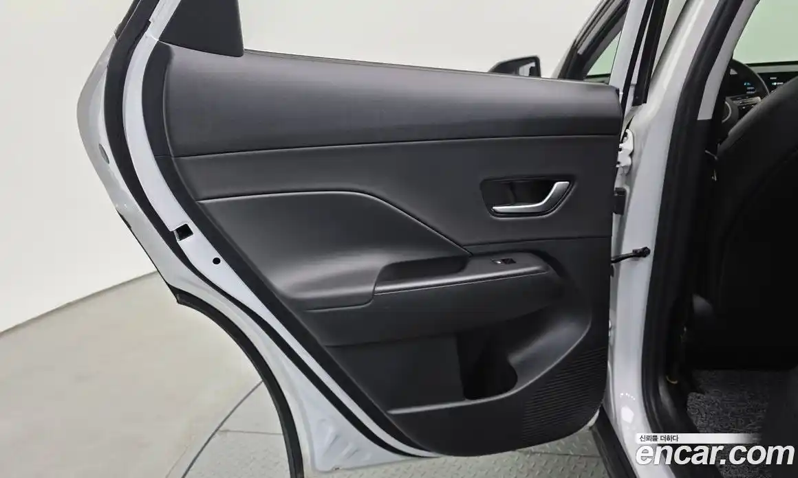 Hyundai Kona 2023 1.6 автомат (гидро), фото 15