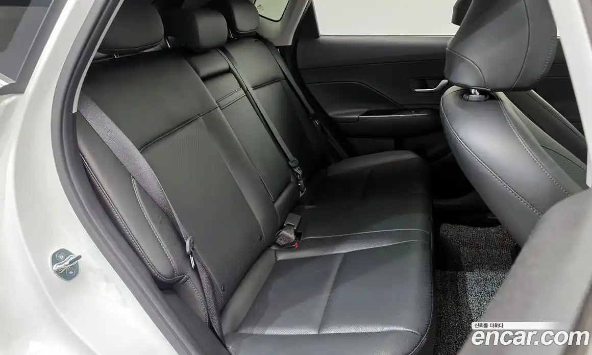 Hyundai Kona 2023 1.6 автомат (гидро), фото 17