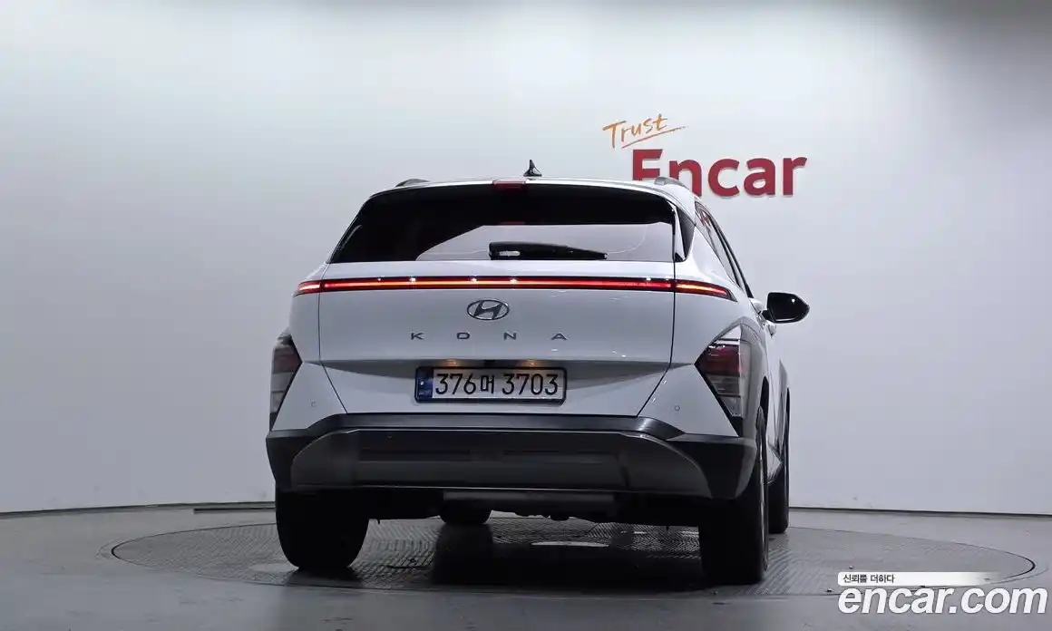 Hyundai Kona 2023 1.6 автомат (гидро), фото 4