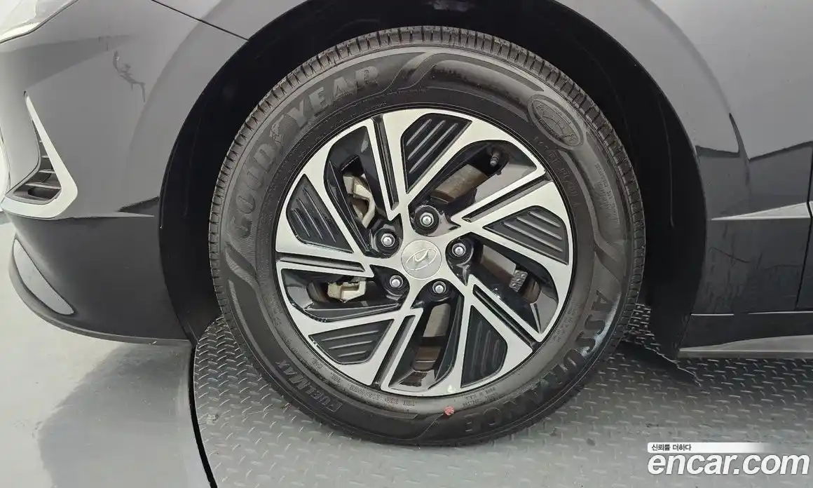 Hyundai Sonata 2023 2.0 автомат (гидро), фото 5