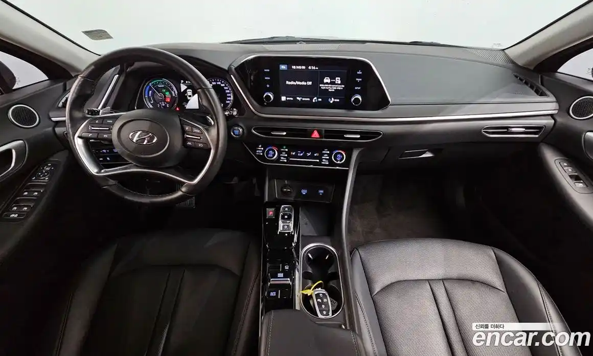 Hyundai Sonata 2023 2.0 автомат (гидро), фото 10