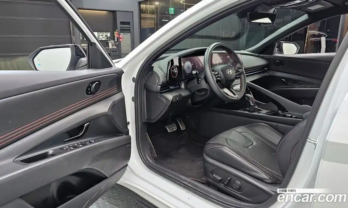 Hyundai Avante 2024 1.6 автомат (гидро), фото 13