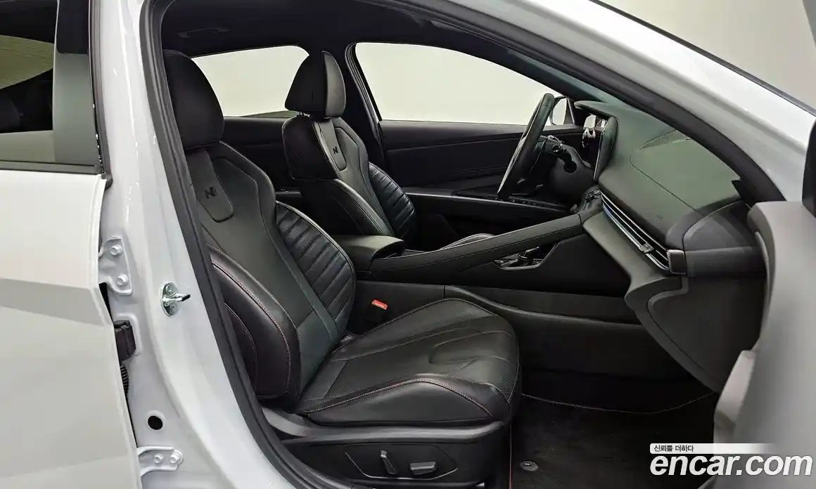 Hyundai Avante 2024 1.6 автомат (гидро), фото 16