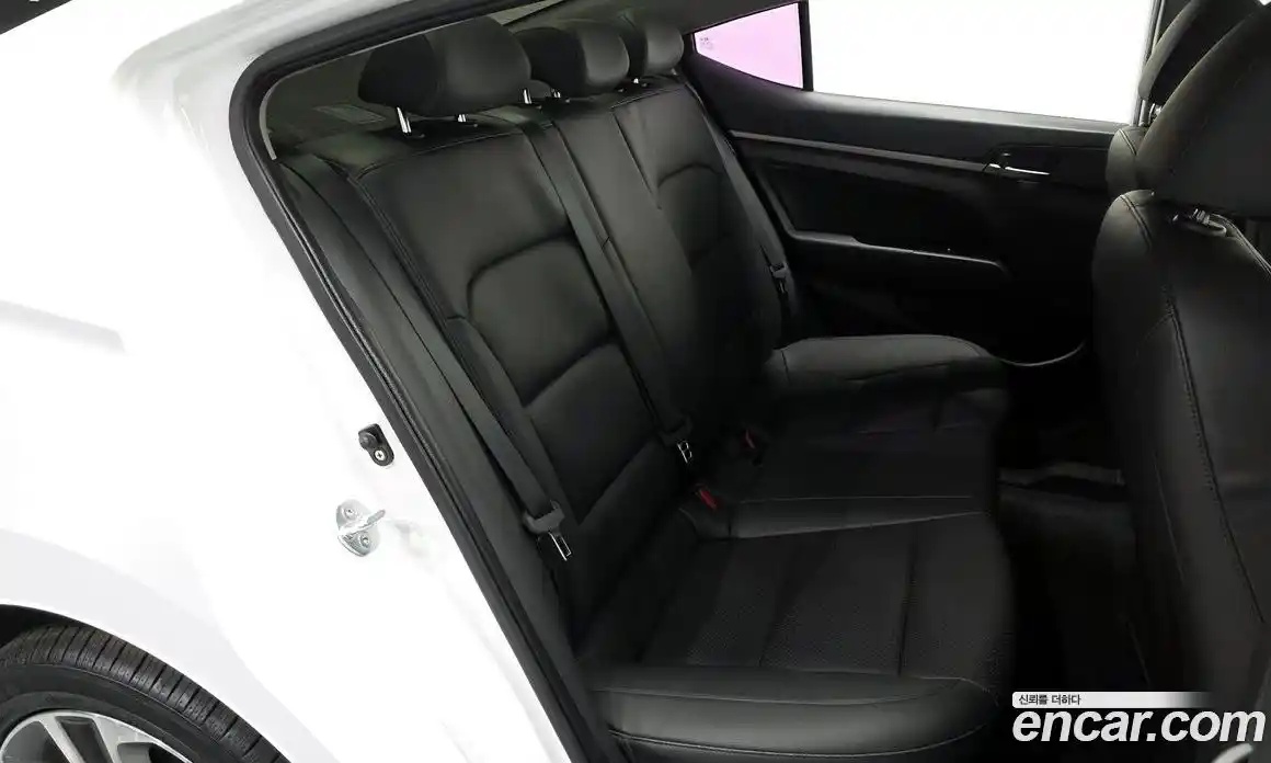 Hyundai Avante 2018 1.6 автомат (гидро), фото 11