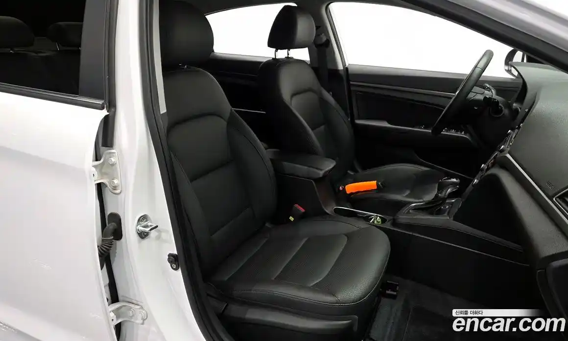 Hyundai Avante 2018 1.6 автомат (гидро), фото 12