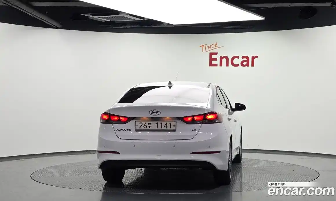Hyundai Avante 2018 1.6 автомат (гидро), фото 4