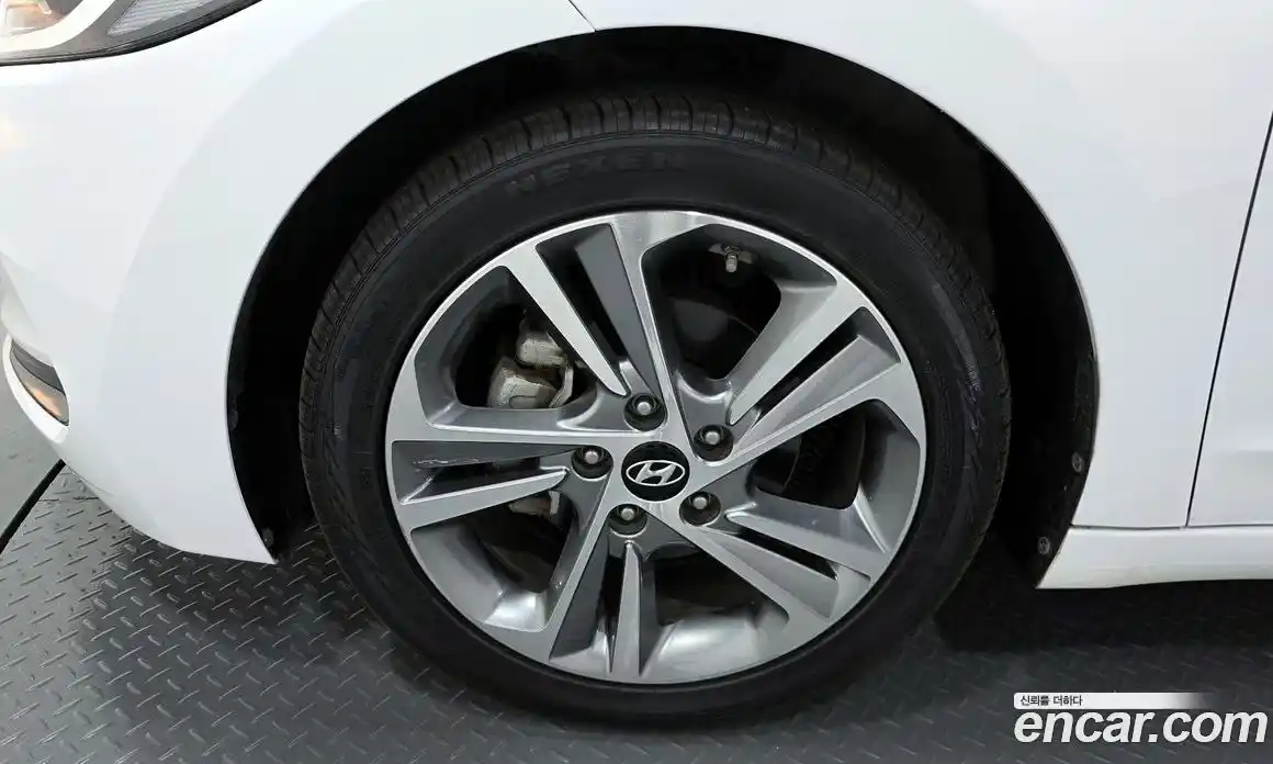 Hyundai Avante 2018 1.6 автомат (гидро), фото 5