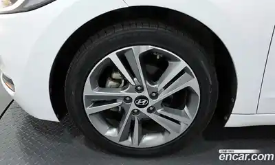 Hyundai Avante 2018 1.6 автомат (гидро), миниатюра 5