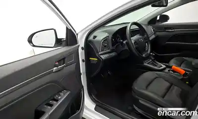 Hyundai Avante 2018 1.6 автомат (гидро), миниатюра 10