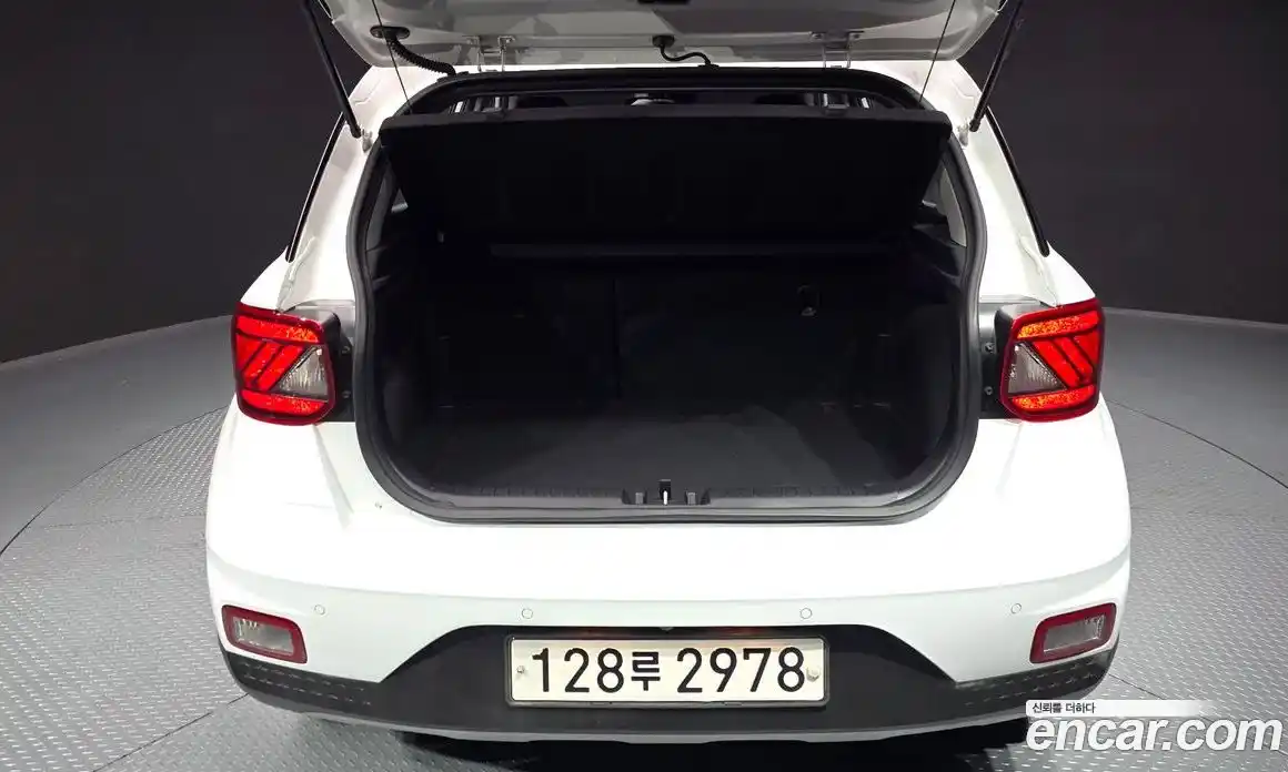 Hyundai Venue 2020 1.6 автомат (гидро), фото 20