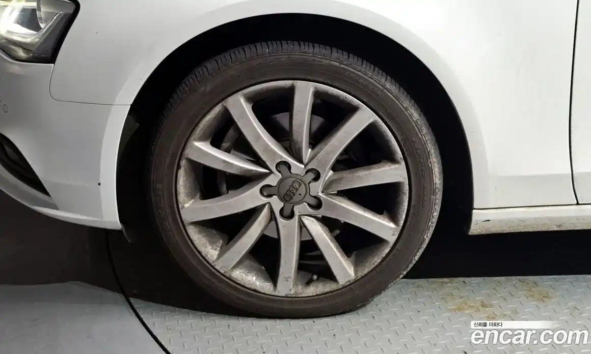Audi A4 2014 2.0 автомат (гидро), фото 5