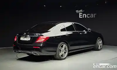 Mercedes-Benz E-Class 2020 2.0 автомат (гидро), миниатюра 2