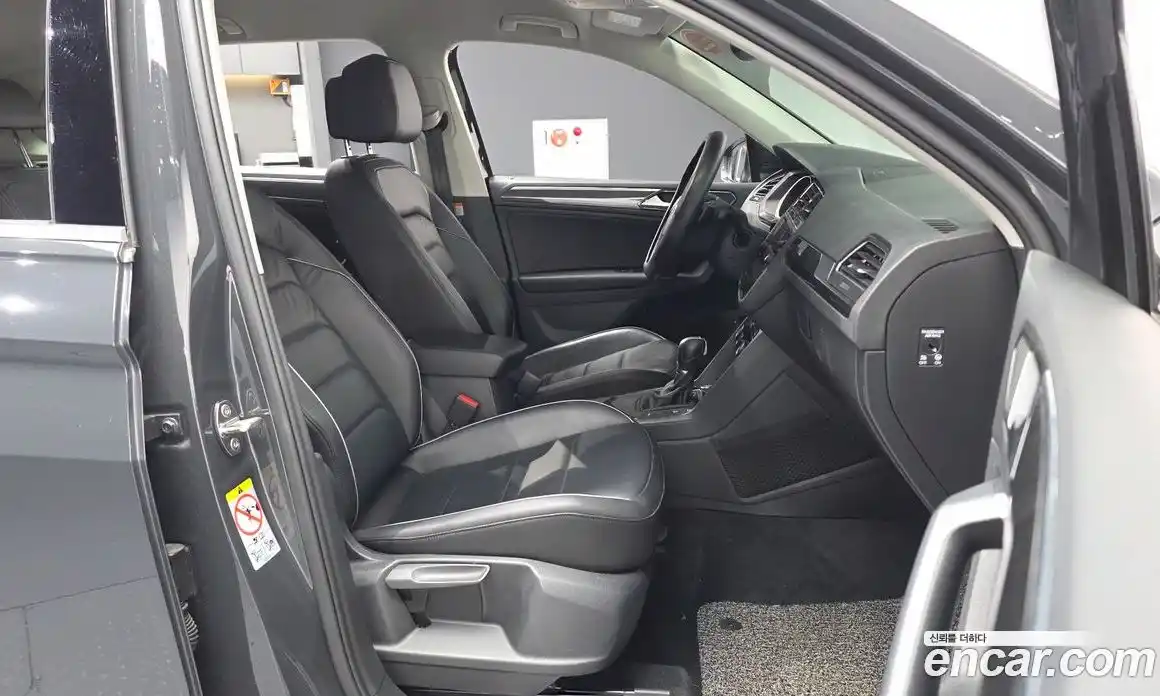 Volkswagen Tiguan 2018 2.0 автомат (гидро), фото 11
