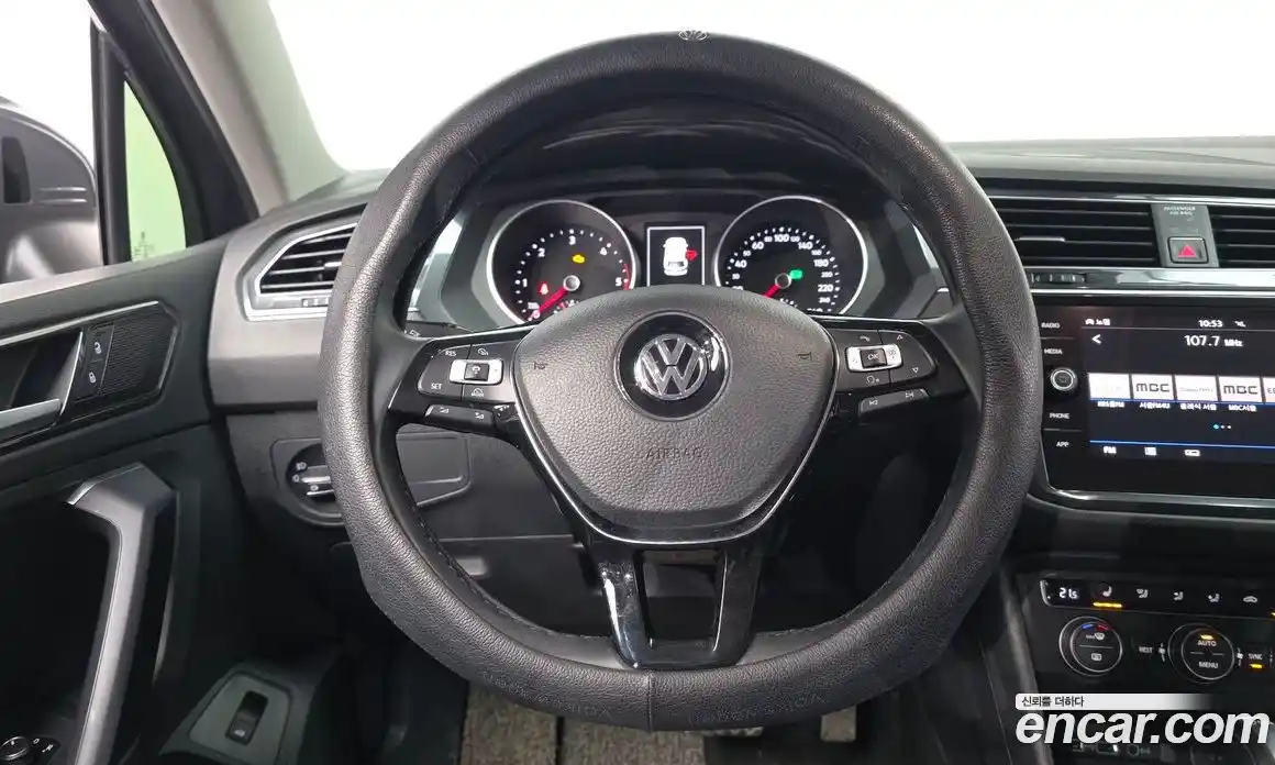 Volkswagen Tiguan 2018 2.0 автомат (гидро), фото 13