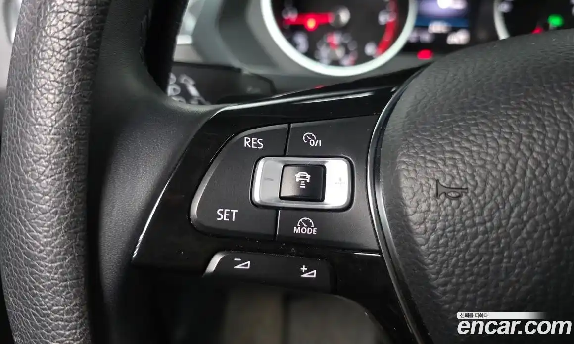 Volkswagen Tiguan 2018 2.0 автомат (гидро), фото 19