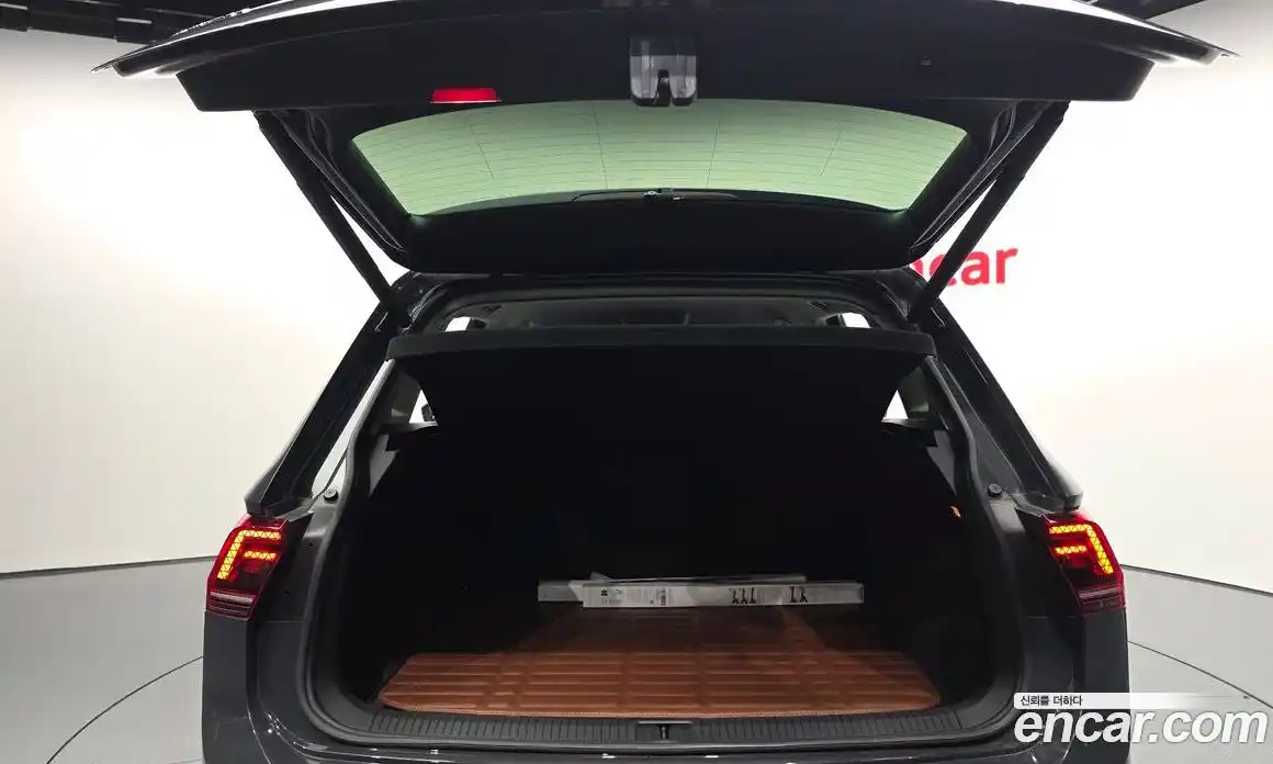 Volkswagen Tiguan 2018 2.0 автомат (гидро), фото 20